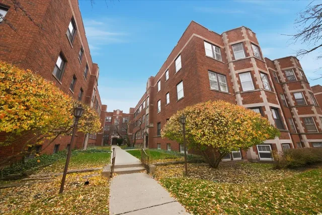 $1,600 | 735.5 Hinman Avenue, Unit 2S, Evanston, IL 60202