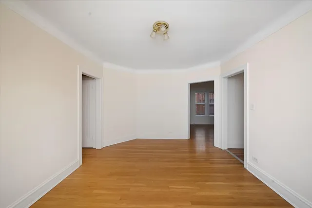 $1,600 | 735.5 Hinman Avenue, Unit 2S, Evanston, IL 60202