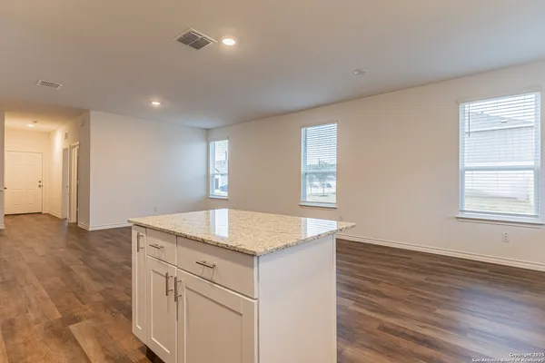 $2,595 | 11664 Anselmo, San Antonio, TX 78254