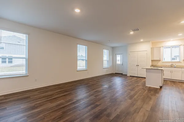 $2,595 | 11664 Anselmo, San Antonio, TX 78254