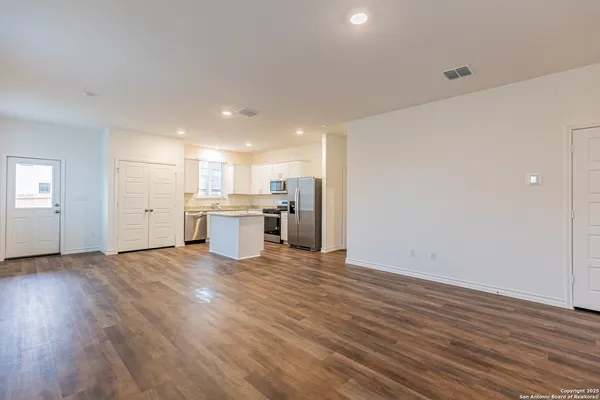 $2,595 | 11664 Anselmo, San Antonio, TX 78254