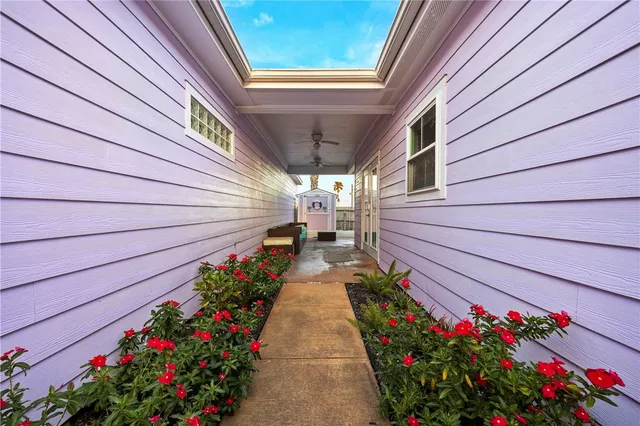 a view of a pathway with house