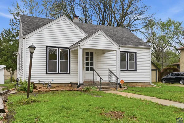 $180,000 | 1621 Southwest Wayne Avenue, Topeka, KS 66604