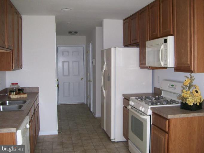 2011 Astilbe Way Odenton, MD 21113 - Photo 2 of 13 Kitchen