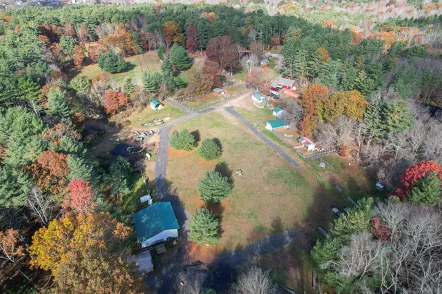 an aerial view of a house having yard
