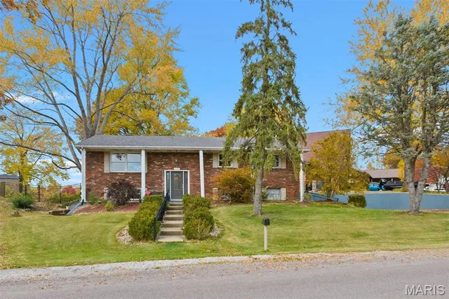 $400,000 | 1999 Treasure Drive, Edwardsville, IL 62025