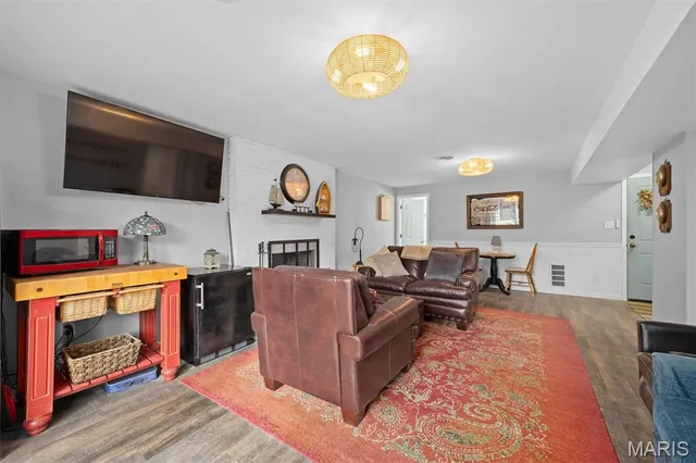 $400,000 | 1999 Treasure Drive, Edwardsville, IL 62025