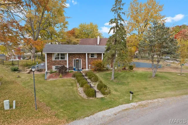 $400,000 | 1999 Treasure Drive, Edwardsville, IL 62025