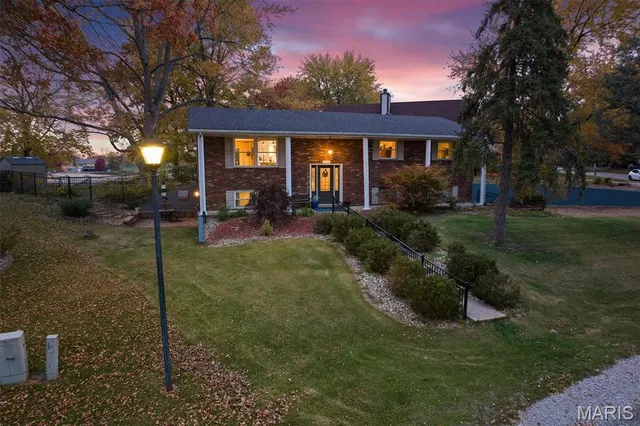 $400,000 | 1999 Treasure Drive, Edwardsville, IL 62025