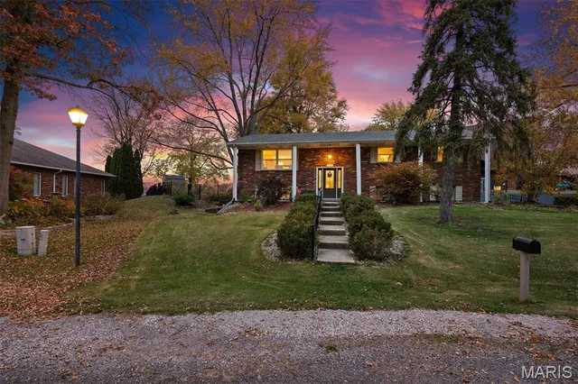 $400,000 | 1999 Treasure Drive, Edwardsville, IL 62025