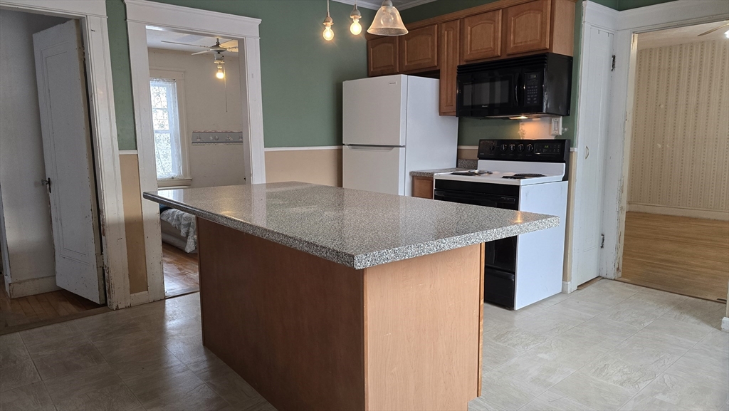 35 Arbutus Road Worcester, MA 01606 - Photo 13 of 22 Gallery Image 13
