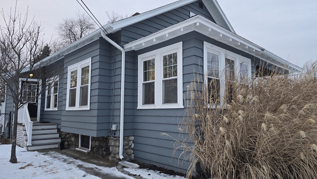 35 Arbutus Road Worcester, MA 01606 - Photo 3 of 22 Gallery Image 3