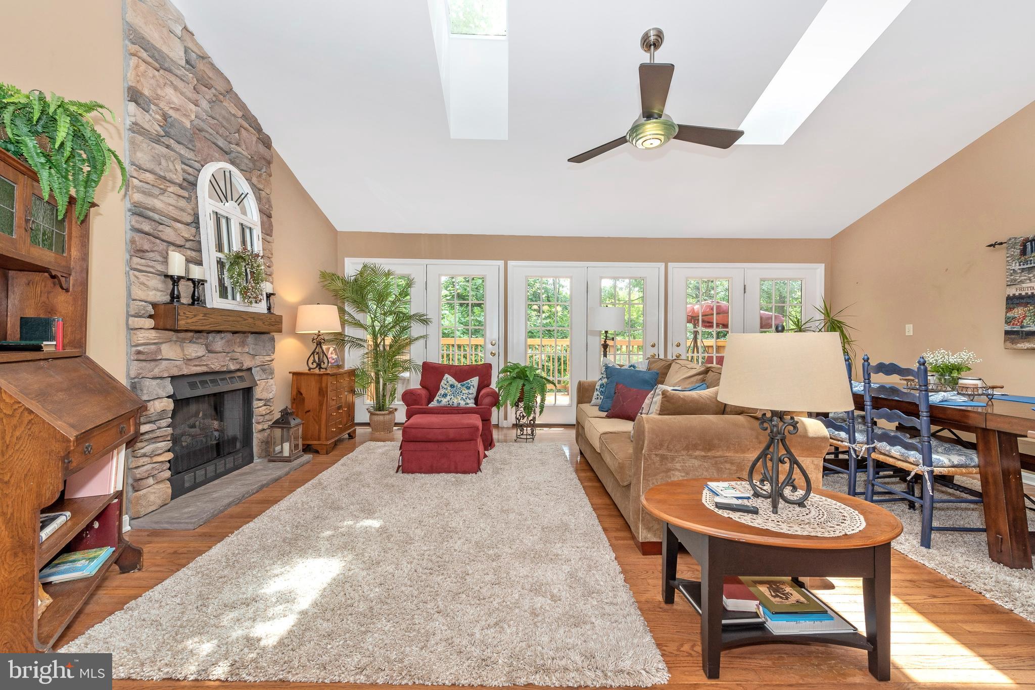 6939 Meadowlake Road New Market, MD 21774 - Photo 15 of 53 Living Room