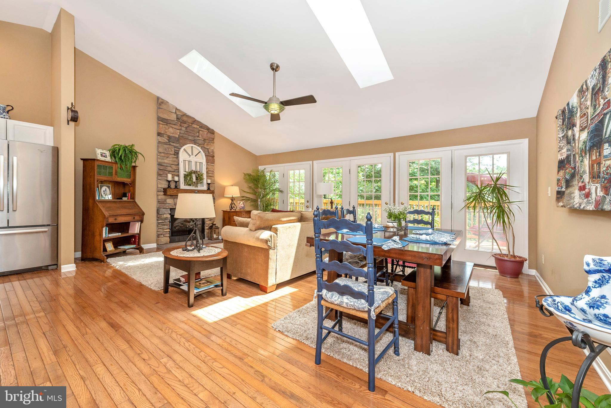 6939 Meadowlake Road New Market, MD 21774 - Photo 20 of 53 Living/Dining Room