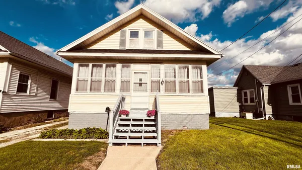 $79,900 | 777 South Henderson Street, Galesburg, IL 61401