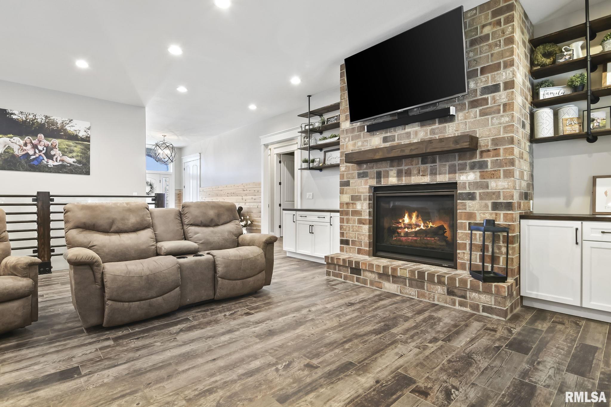3505 Loose Creek Road Springfield, IL 62711 - Photo 4 of 49