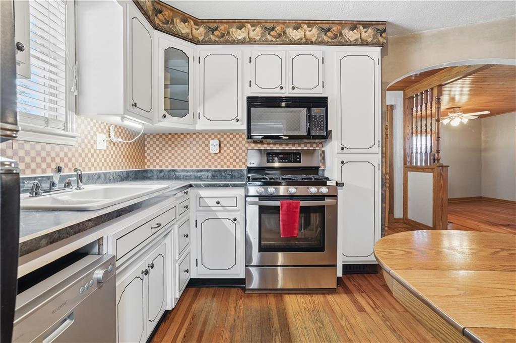 396 Oak Spring Road Canonsburg, PA 15317 - Photo 13 of 37