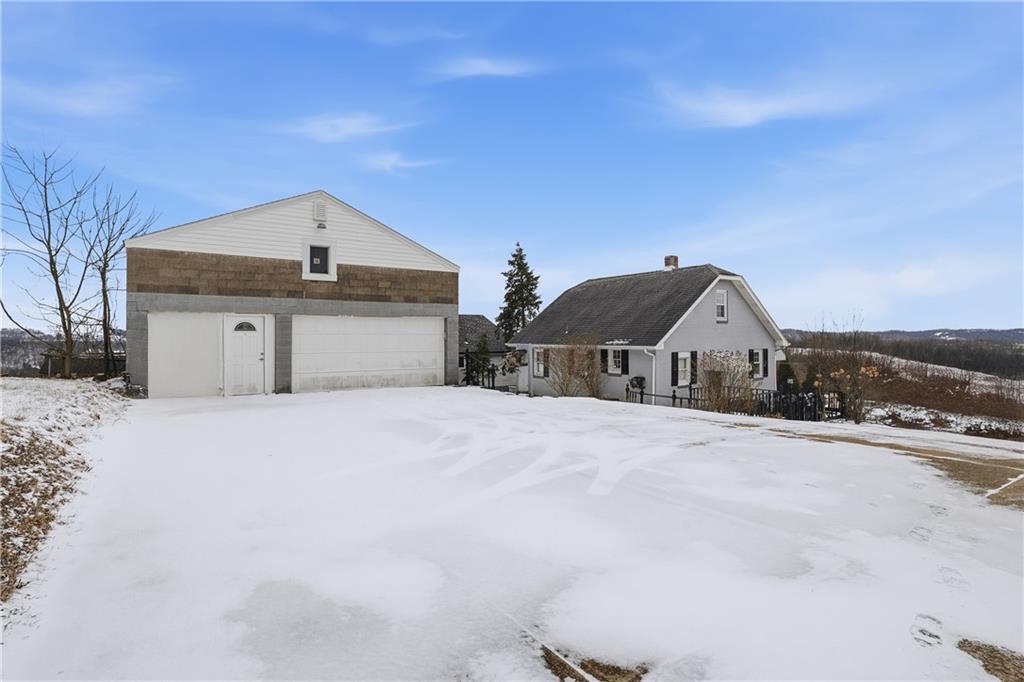 396 Oak Spring Road Canonsburg, PA 15317 - Photo 3 of 37