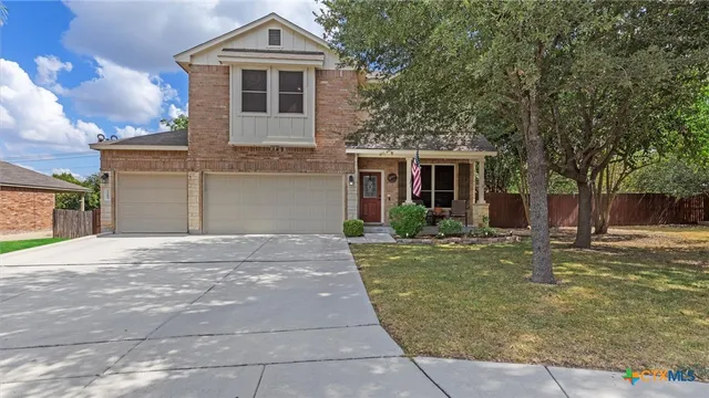 a view of a house with a small yard and plants