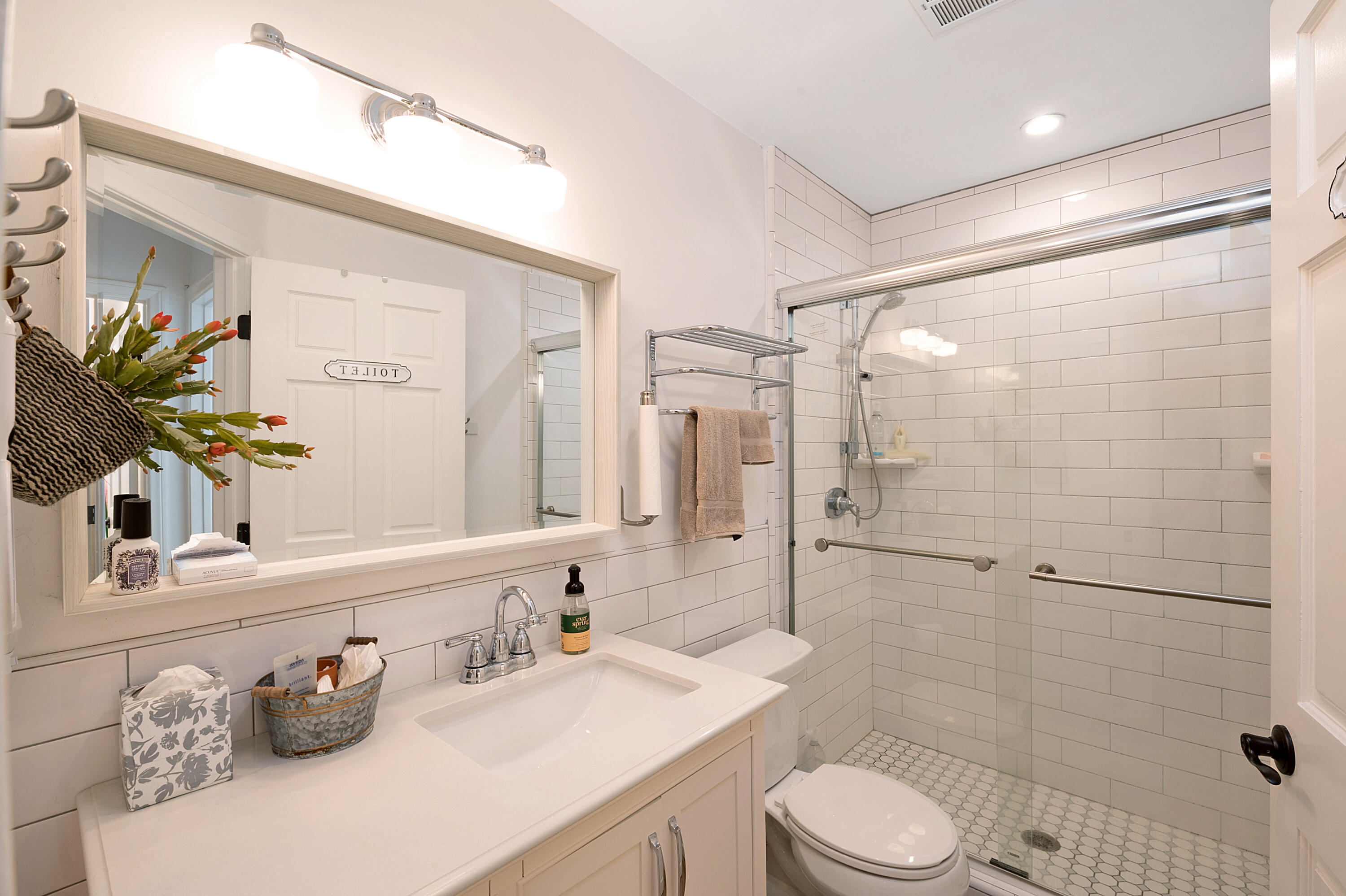 5000 Oak Ridge Road Santa Barbara, CA 93111 - Photo 20 of 31 Guest Bathroom