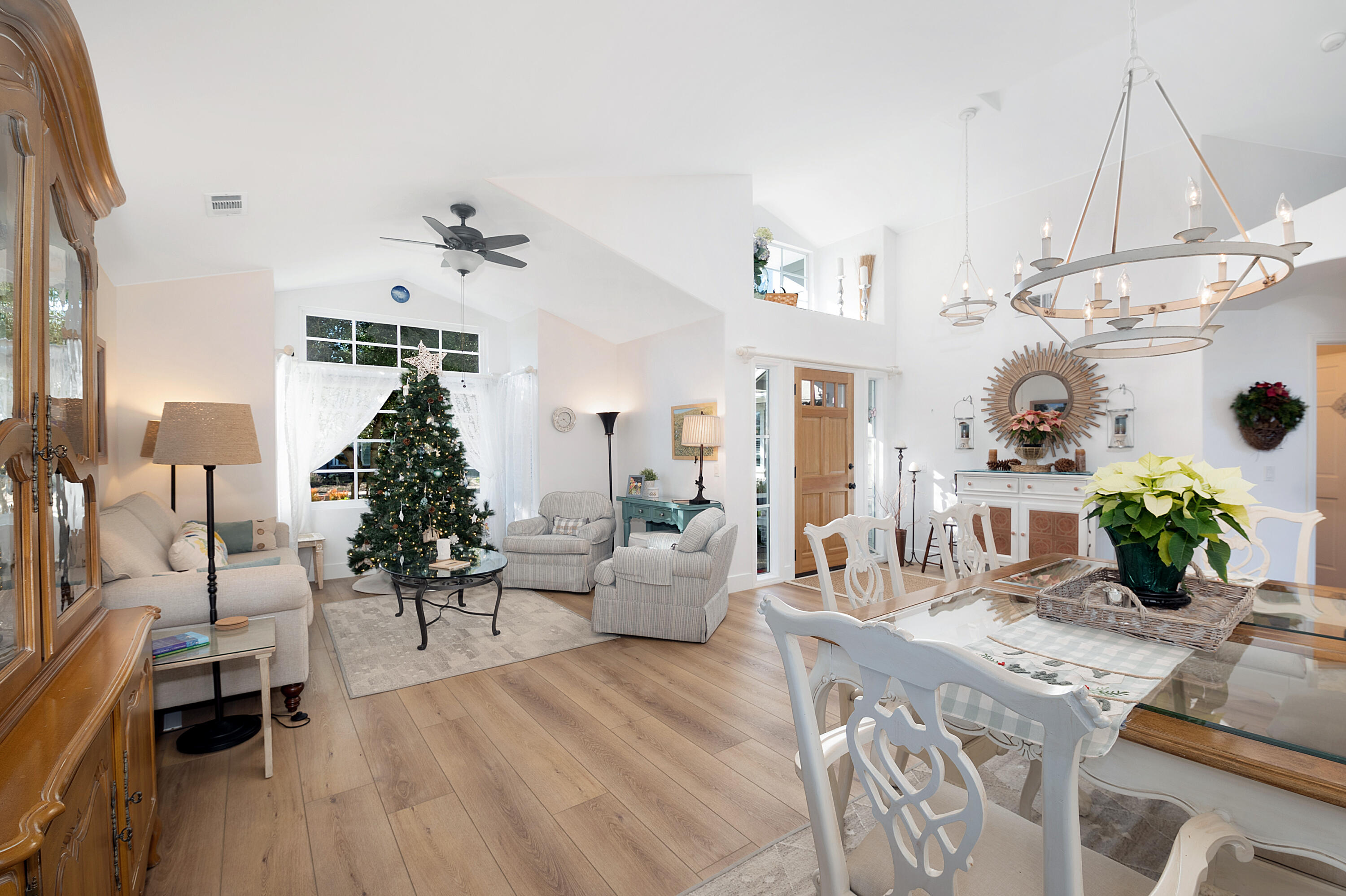 5000 Oak Ridge Road Santa Barbara, CA 93111 - Photo 4 of 31 Living room