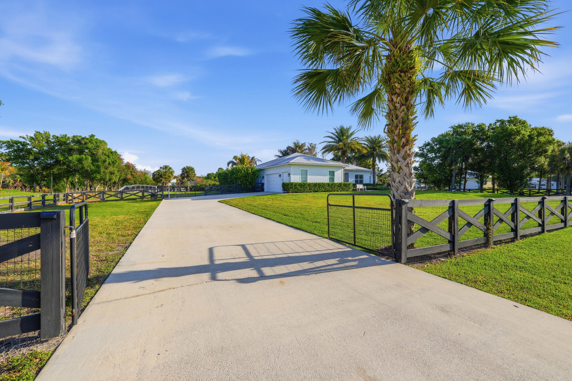 9301 154th Road North Jupiter, FL 33478 - Photo 5 of 41 GATED ENTRY