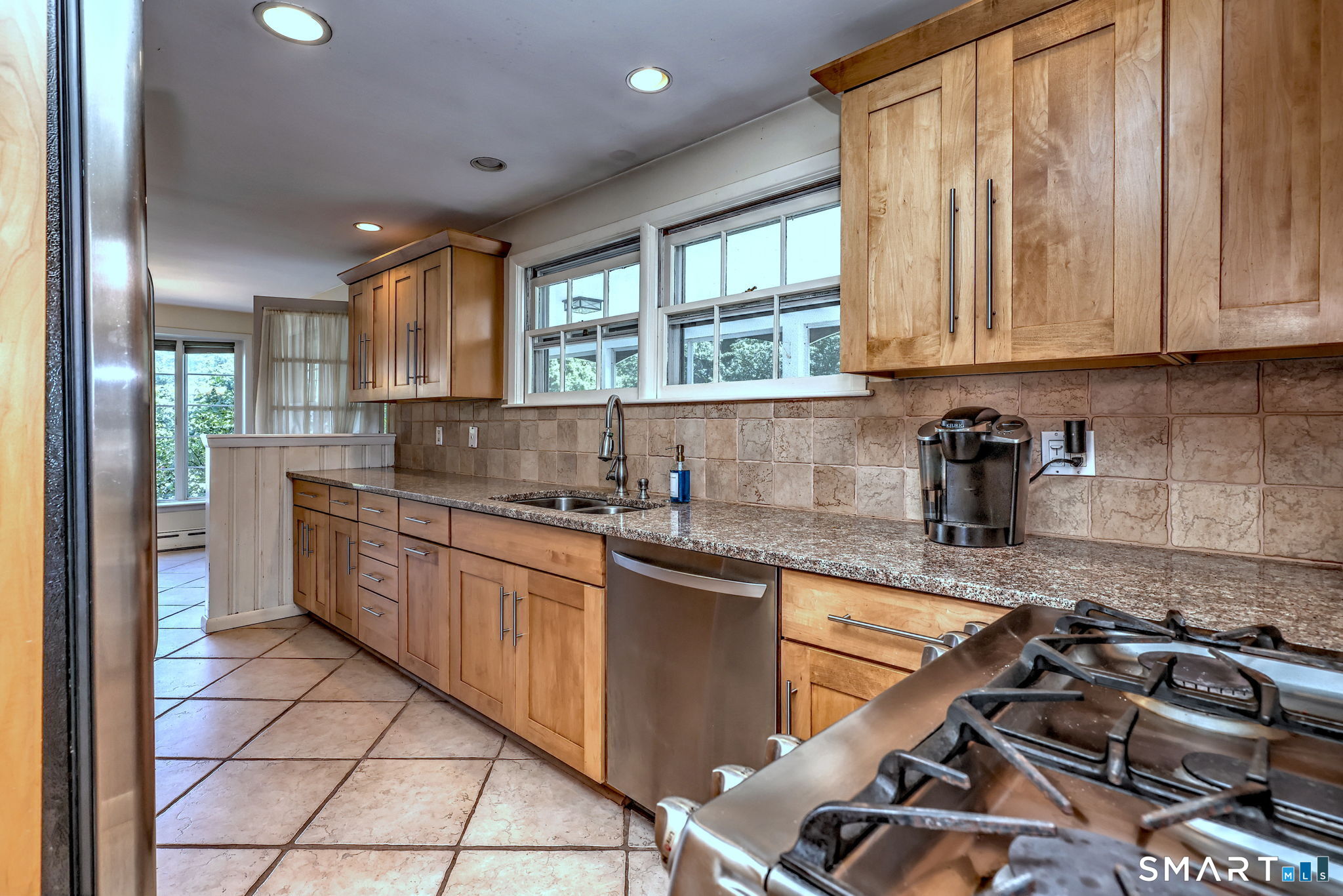 1085 Dunbar Hill Road Hamden, CT 06514 - Photo 11 of 39