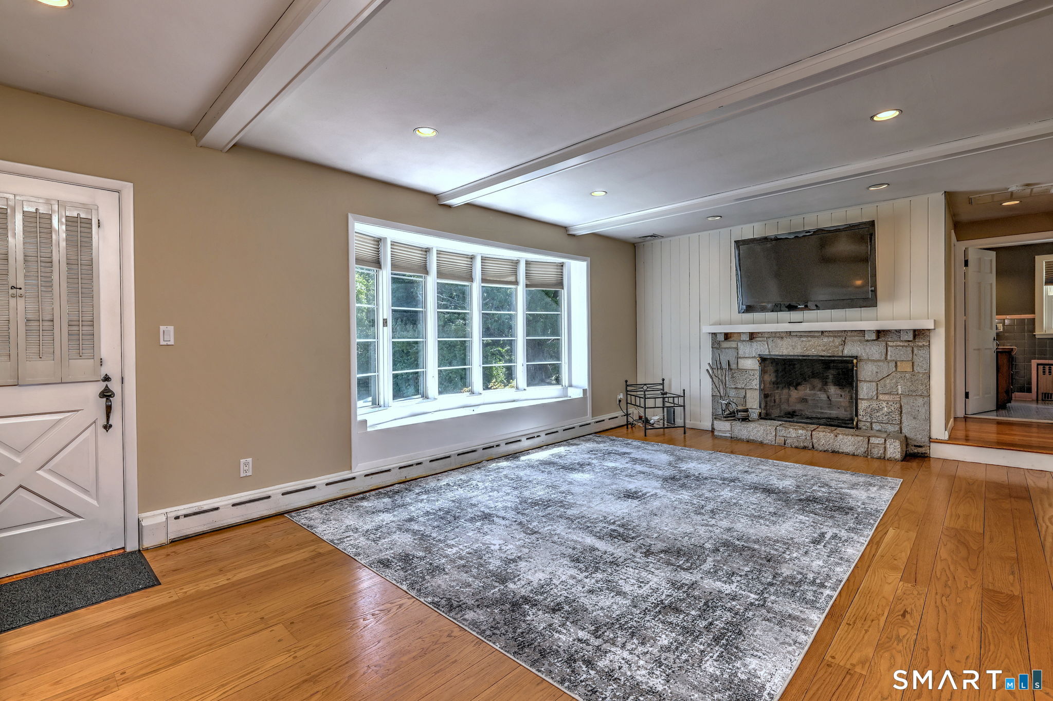 1085 Dunbar Hill Road Hamden, CT 06514 - Photo 3 of 39