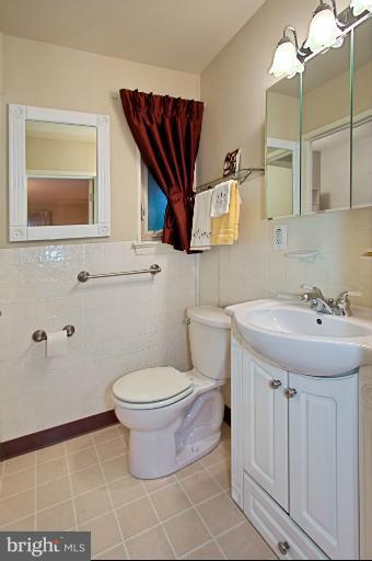 7502 Elgar Street Springfield, VA 22151 - Photo 3 of 30 Bath (Master)