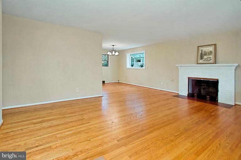 7502 Elgar Street Springfield, VA 22151 - Photo 26 of 30 Living Room