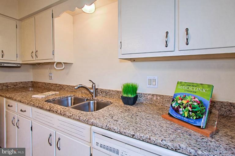 7502 Elgar Street Springfield, VA 22151 - Photo 27 of 30 Kitchen