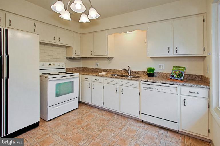 7502 Elgar Street Springfield, VA 22151 - Photo 9 of 30 Kitchen