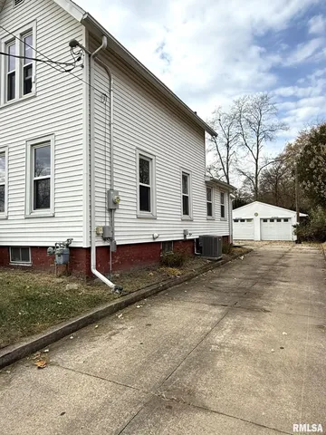 $74,900 | 376 Pine Street, Galesburg, IL 61401