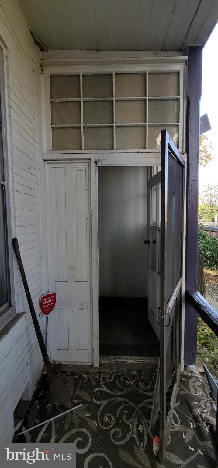 634 Centre Avenue, Unit 4 Reading, PA 19601 - Photo 2 of 20 a bathroom with a shower