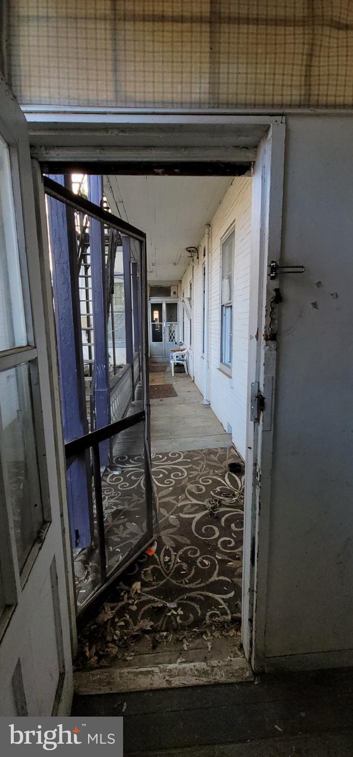 634 Centre Avenue, Unit 4 Reading, PA 19601 - Photo 4 of 20 a view of living room