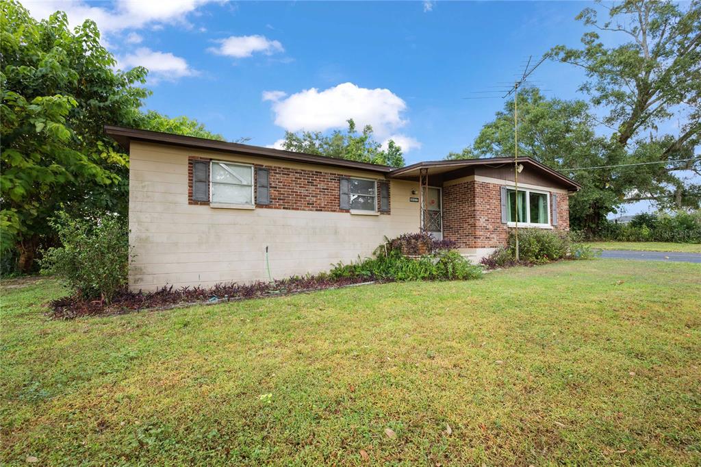 36635 Roberts Road Dade City, FL 33525 - Photo 5 of 23 Gallery Image 5