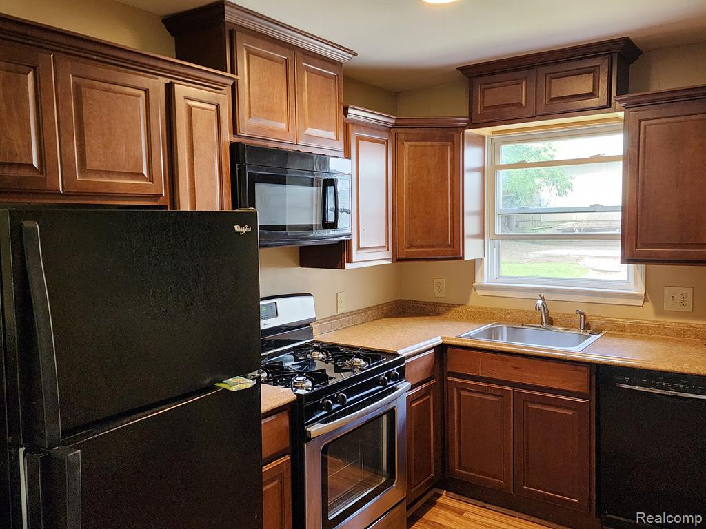 314 Clarkston Road Lake Orion, MI 48362 - Photo 8 of 19