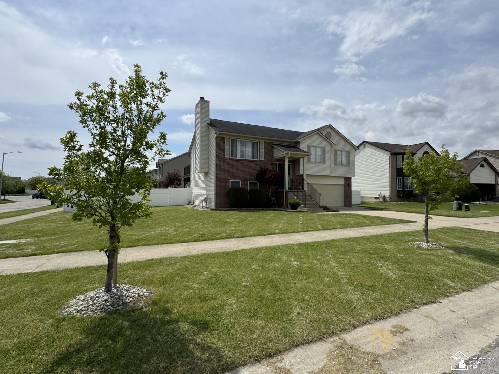 197 Dundee Ridge Drive Dundee, MI 48131 - Photo 1 of 16