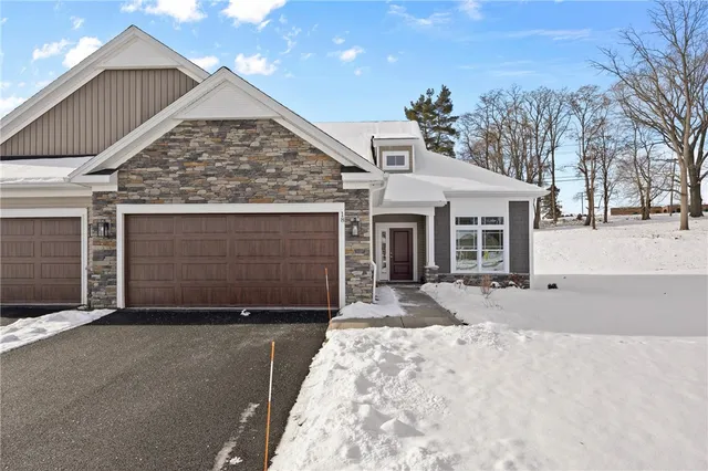 $608,500 | 7 Eagle Hollow, Penfield, NY 14526