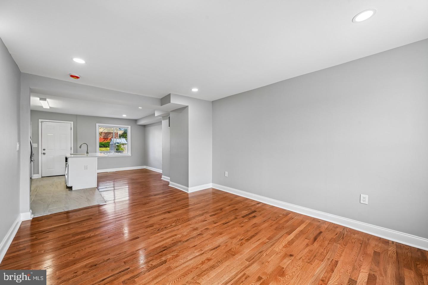 628 Roundview Road Baltimore, MD 21225 - Photo 8 of 47 Gallery Image 8