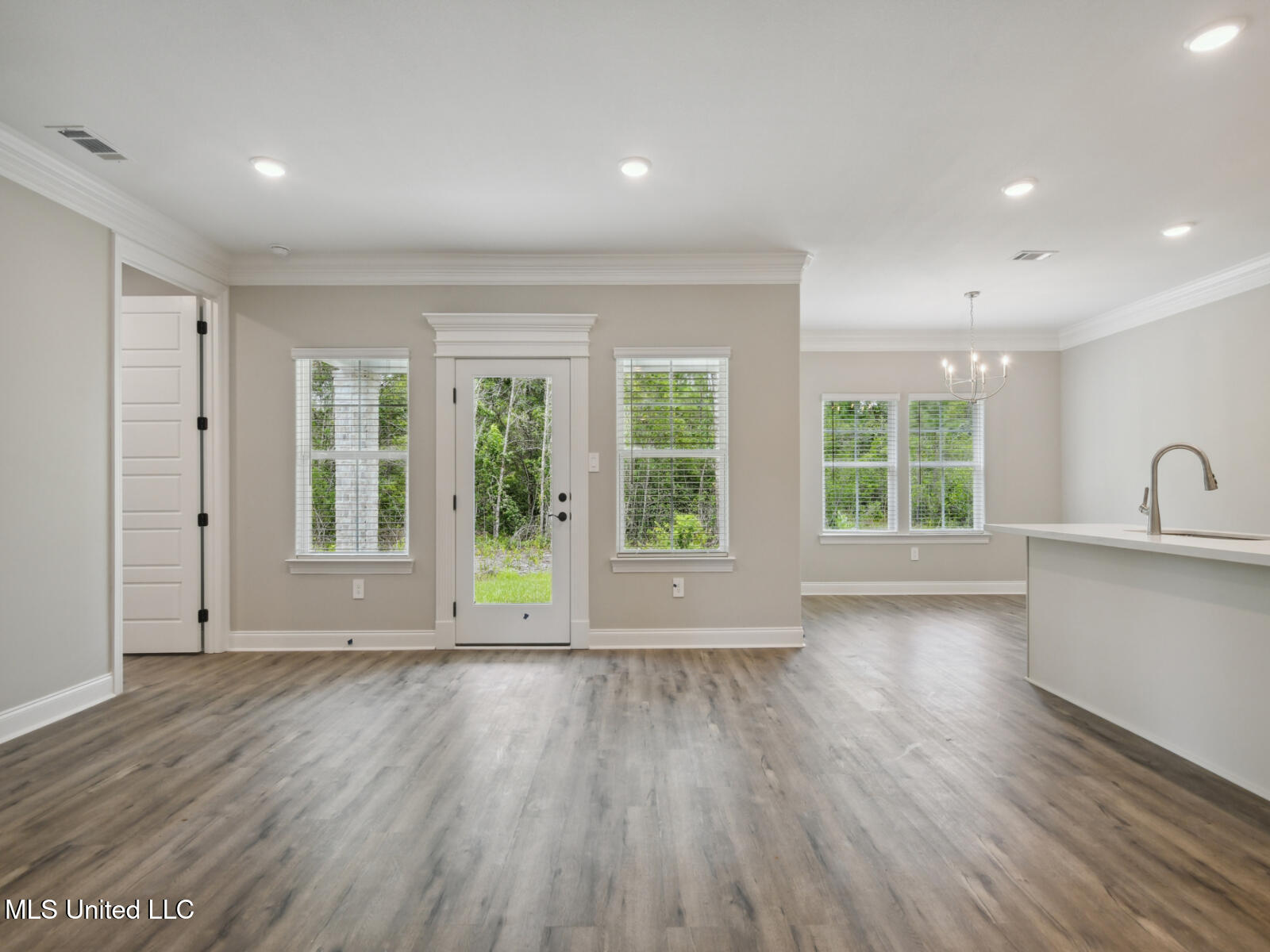 7959 Buttonbush Road Biloxi, MS 39532 - Photo 3 of 15 Living Area