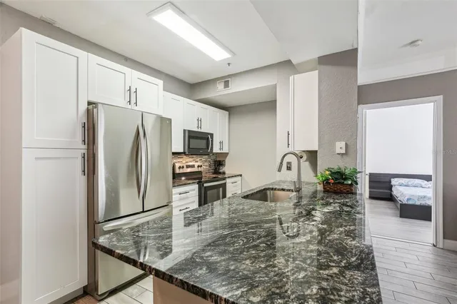 $2,000 | 17104 Carrington Park Drive, Unit 514, Tampa, FL 33647