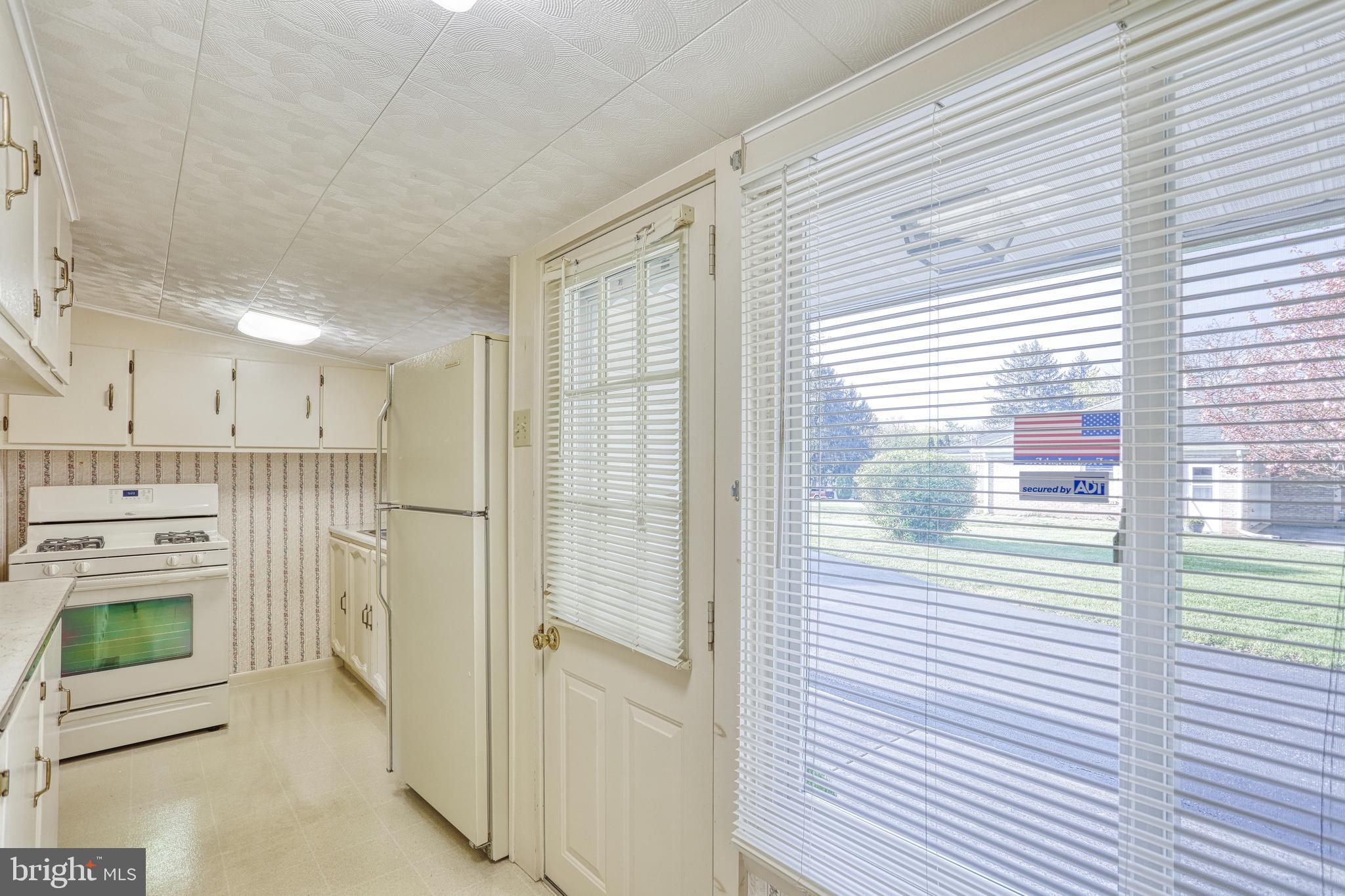 2149 Manor Road York, PA 17408 - Photo 17 of 38