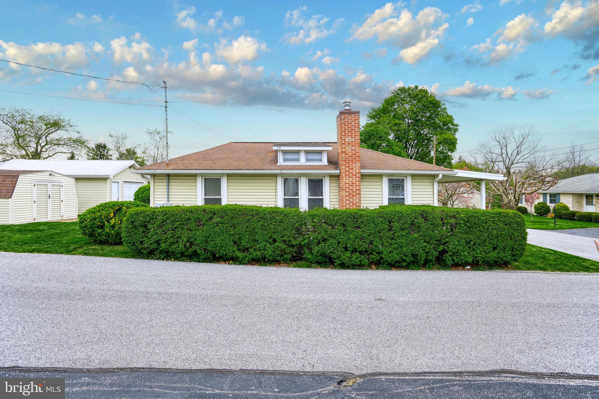 2149 Manor Road York, PA 17408 - Photo 4 of 38