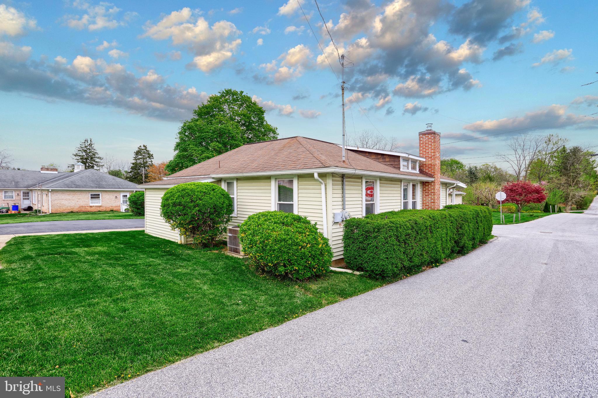 2149 Manor Road York, PA 17408 - Photo 5 of 38