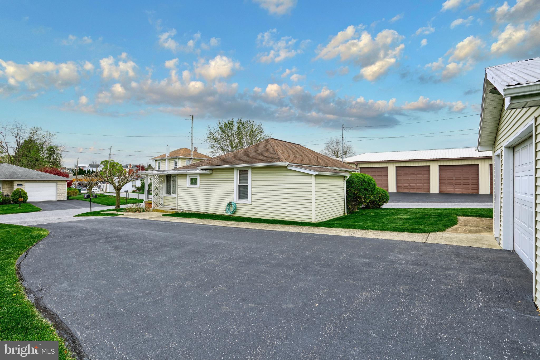 2149 Manor Road York, PA 17408 - Photo 7 of 38