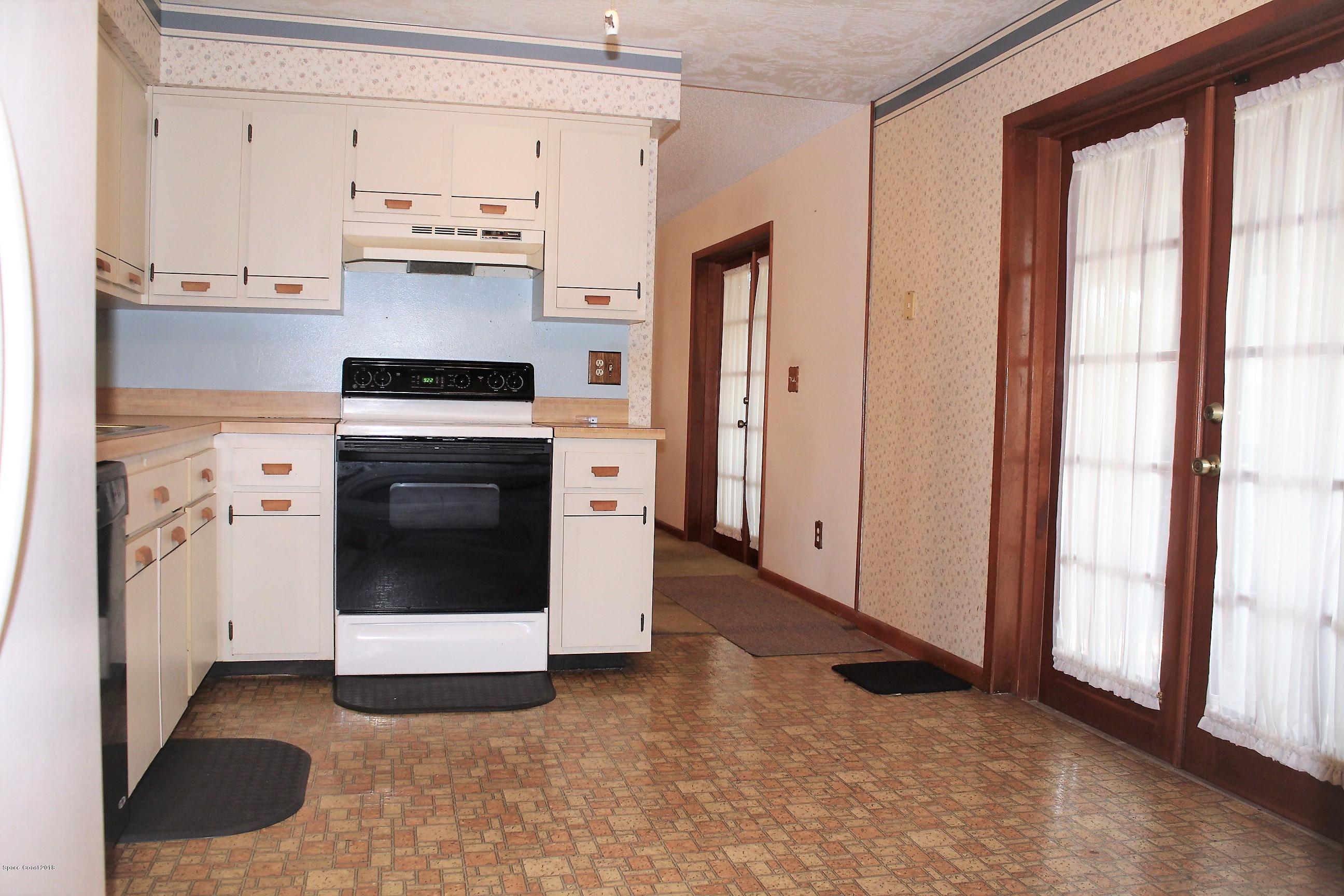 6845 Cairo Road Cocoa, FL 32927 - Photo 4 of 29 Large Kitchen