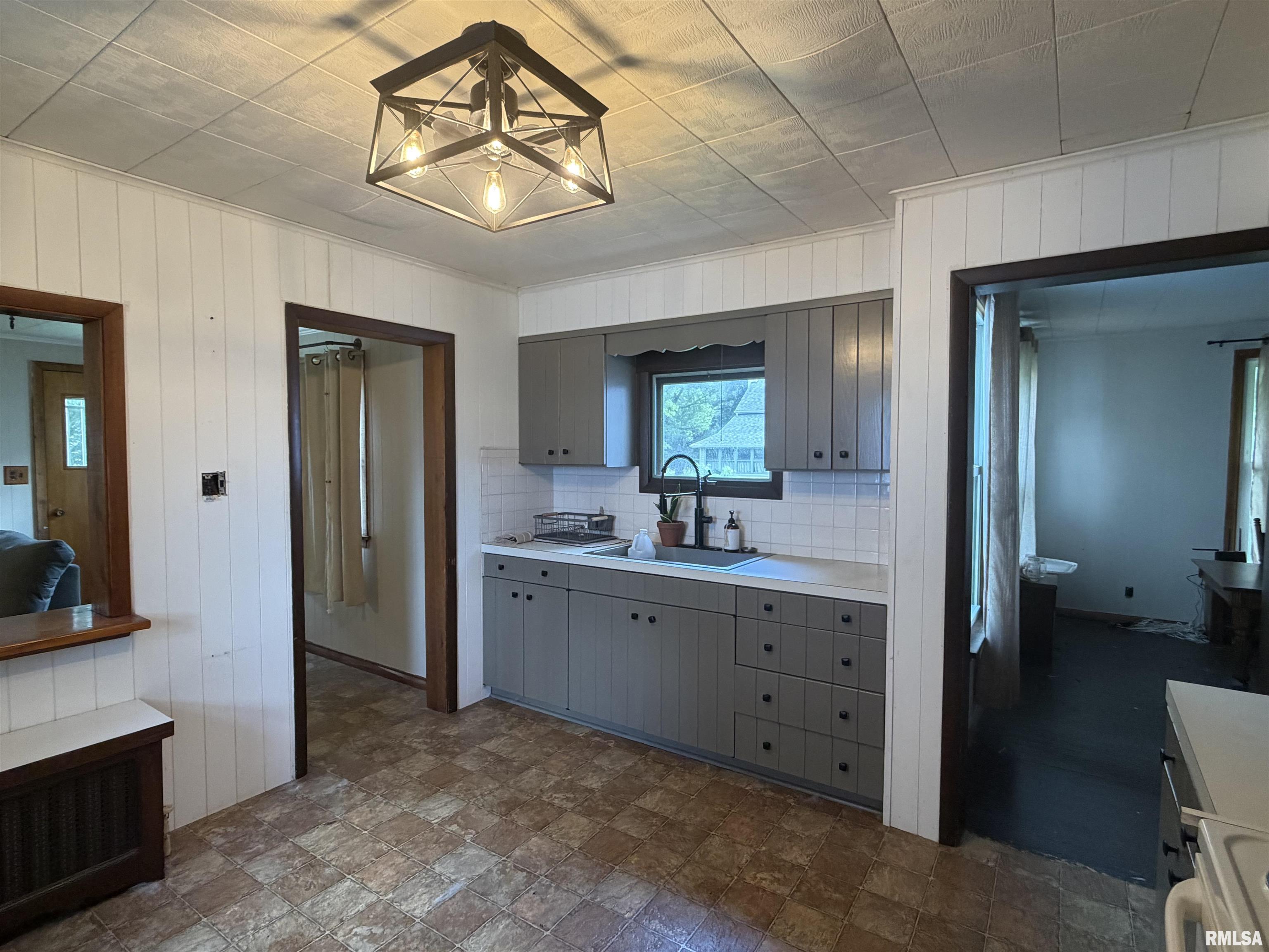 449 West Fort Street Farmington, IL 61531 - Photo 12 of 26