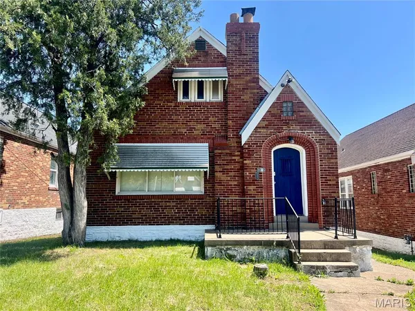 $1,600 | 8636 Riverview Boulevard, St. Louis, MO 63147