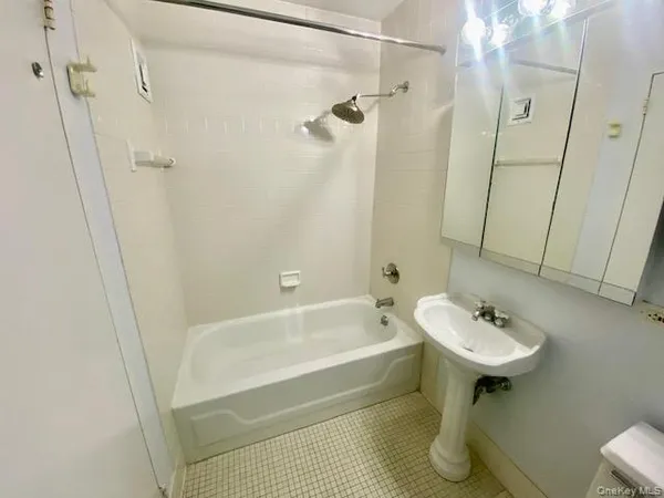 $3,000 | 1 Landmark Square, Unit 628, Port Chester, NY 10573
